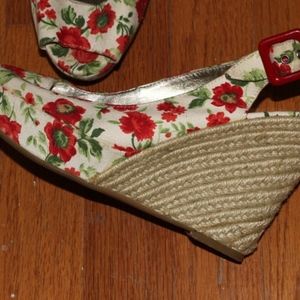 Guess By Marciano Wedge Sandals (8 1/2)